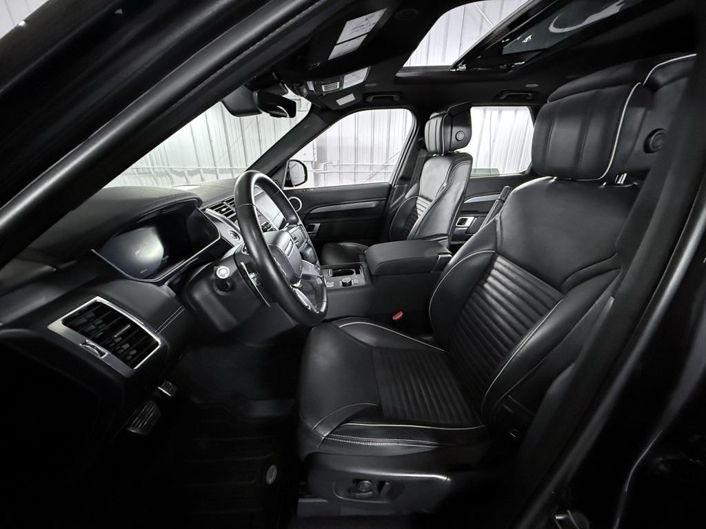 used 2022 Land Rover Discovery car, priced at $39,900