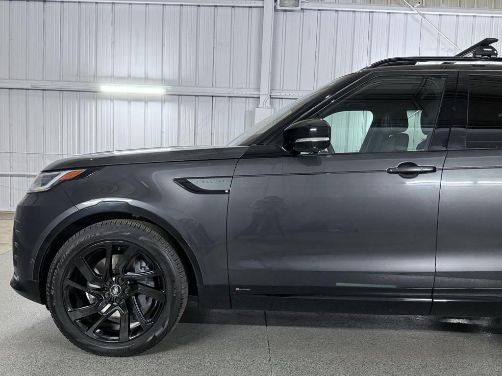 used 2022 Land Rover Discovery car, priced at $39,900