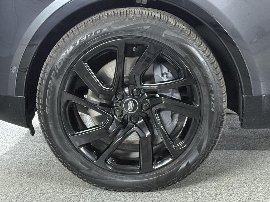 used 2022 Land Rover Discovery car, priced at $39,900