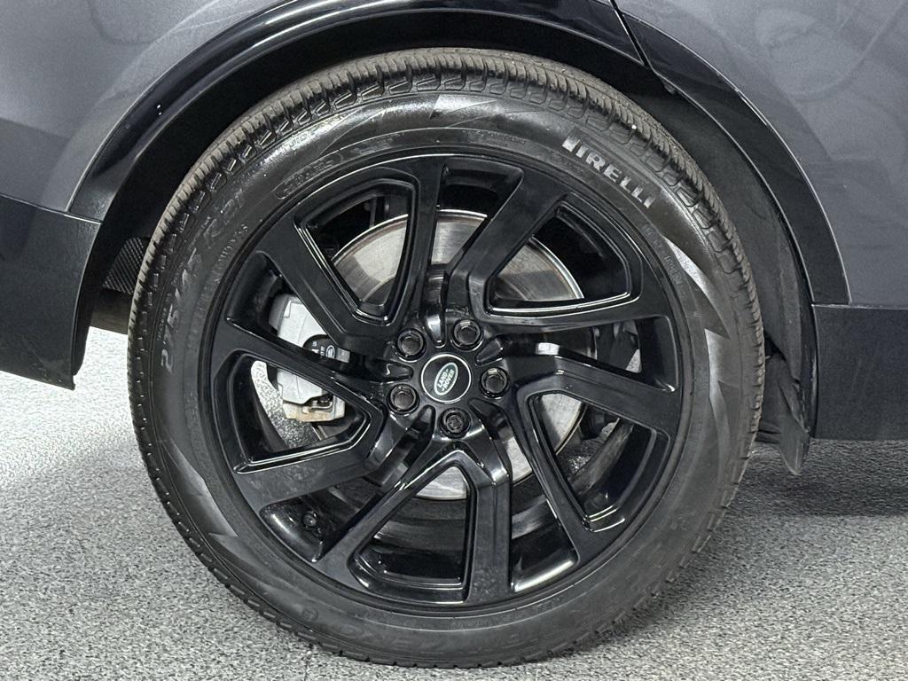 used 2022 Land Rover Discovery car, priced at $39,900