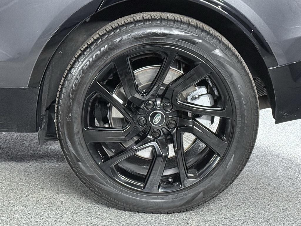 used 2022 Land Rover Discovery car, priced at $39,900