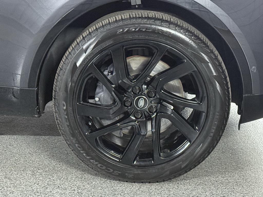used 2022 Land Rover Discovery car, priced at $39,900