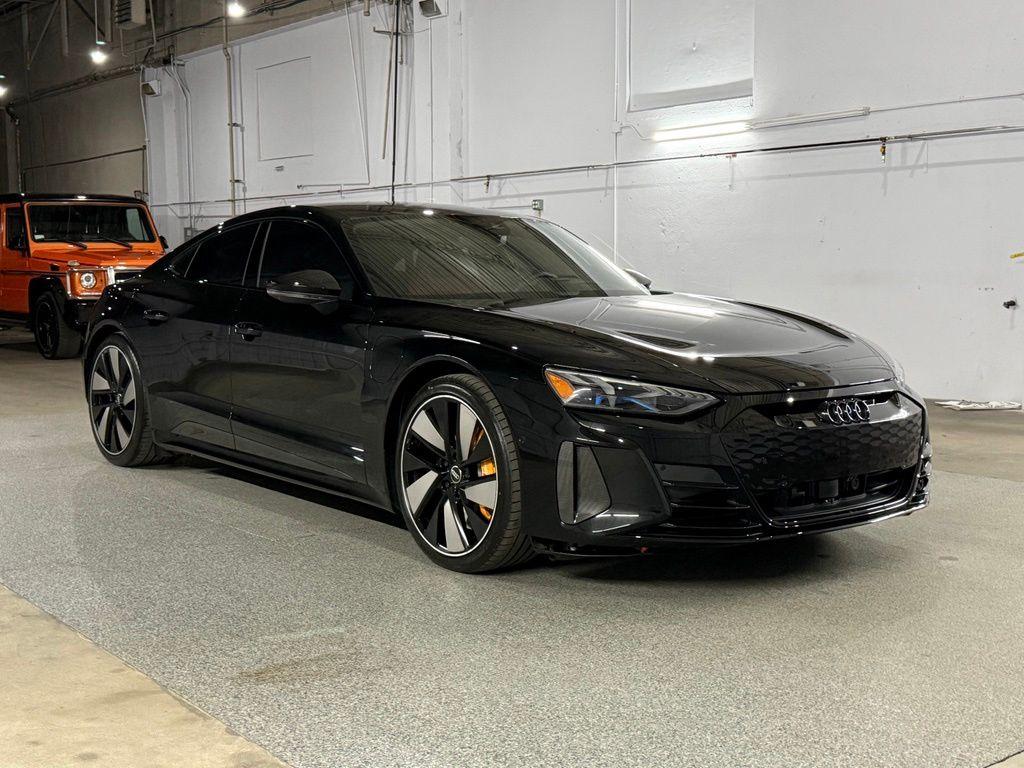 Audi e-tron GT view 4