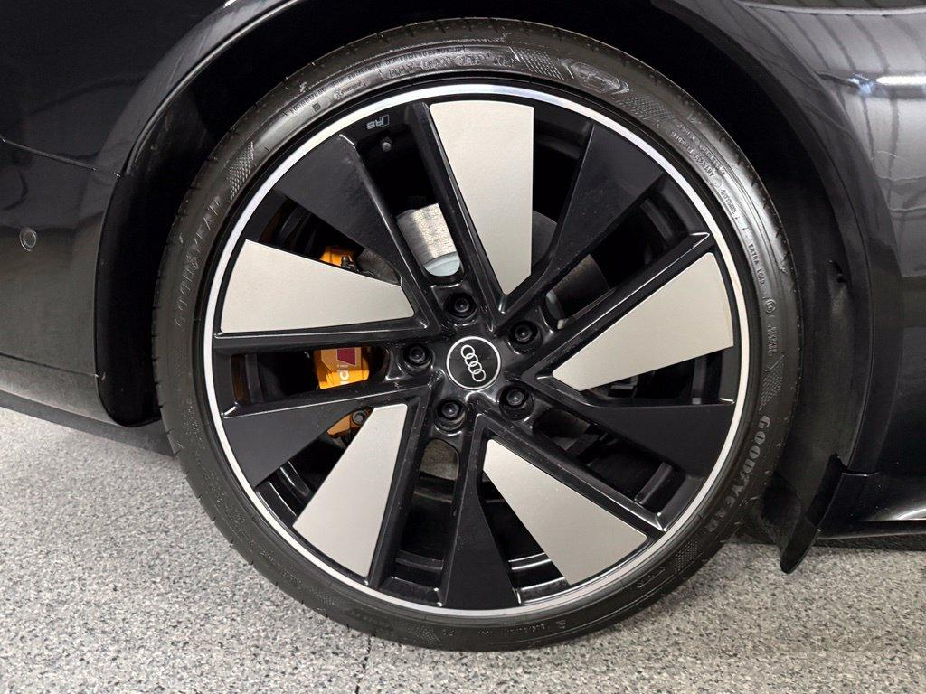 Audi e-tron GT view 9