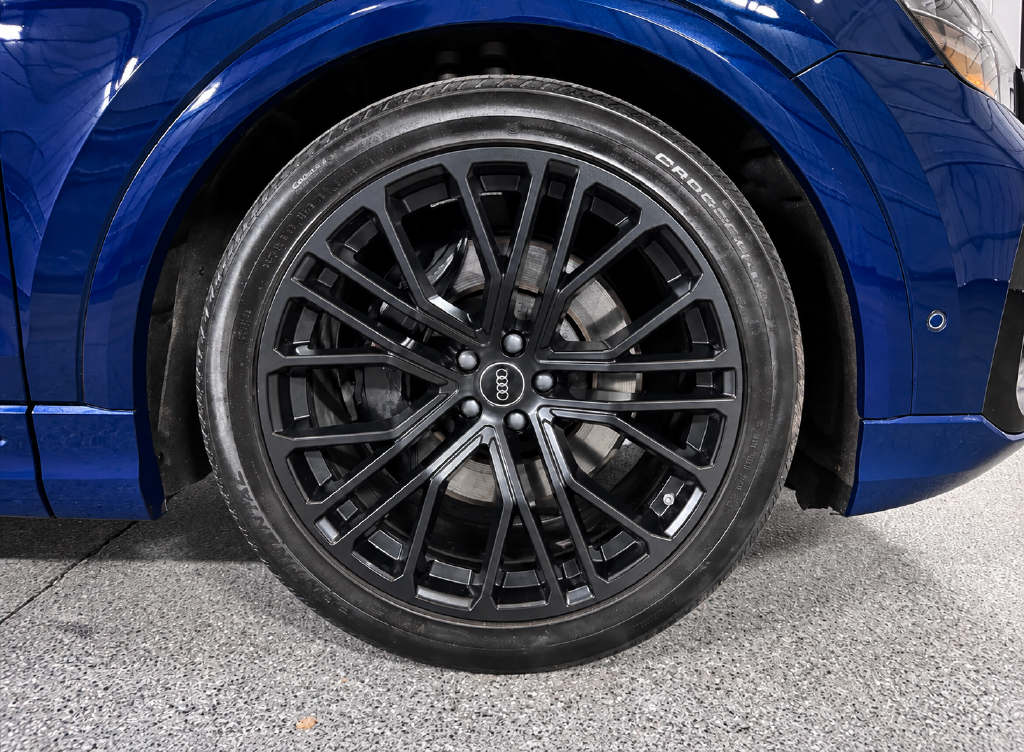 Audi SQ8 view 6