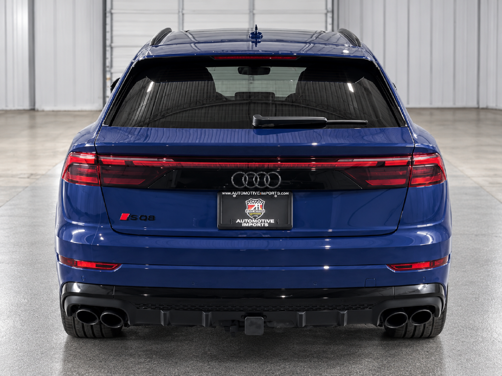 Audi SQ8 view 10