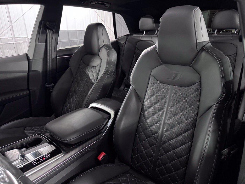 Audi SQ8 view 35