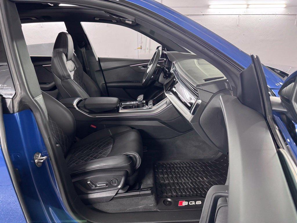 Audi SQ8 view 45