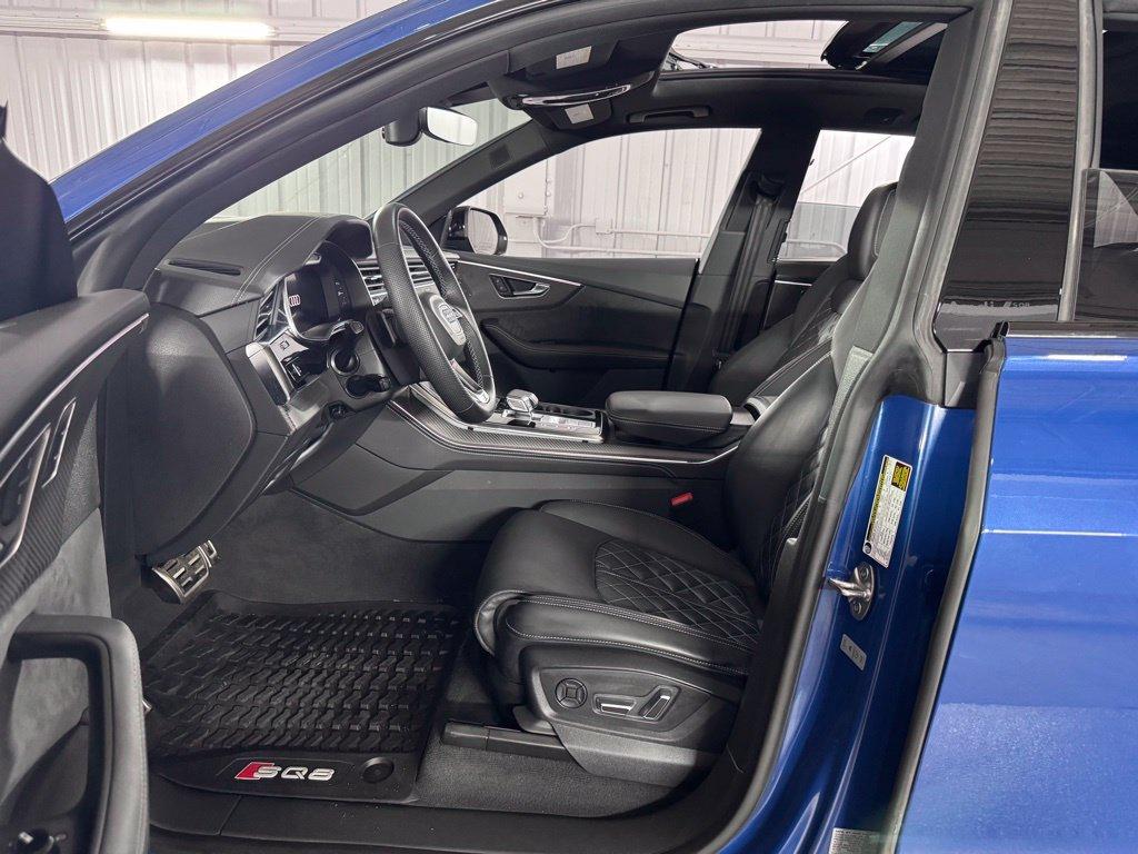 Audi SQ8 view 36