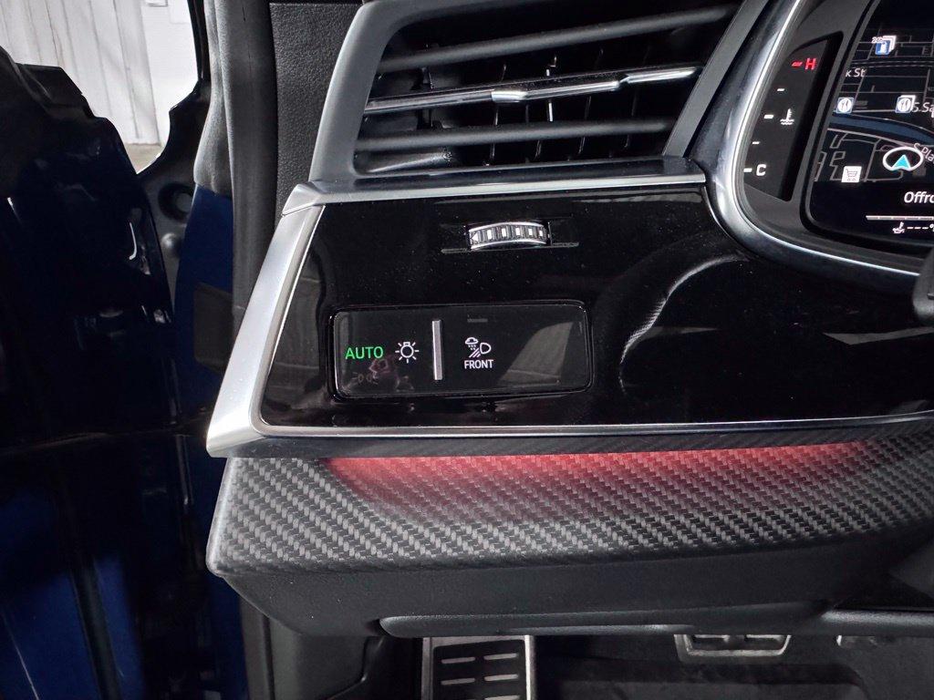 Audi SQ8 view 25