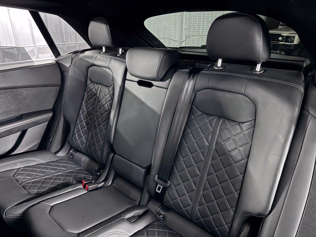 Audi SQ8 view 38