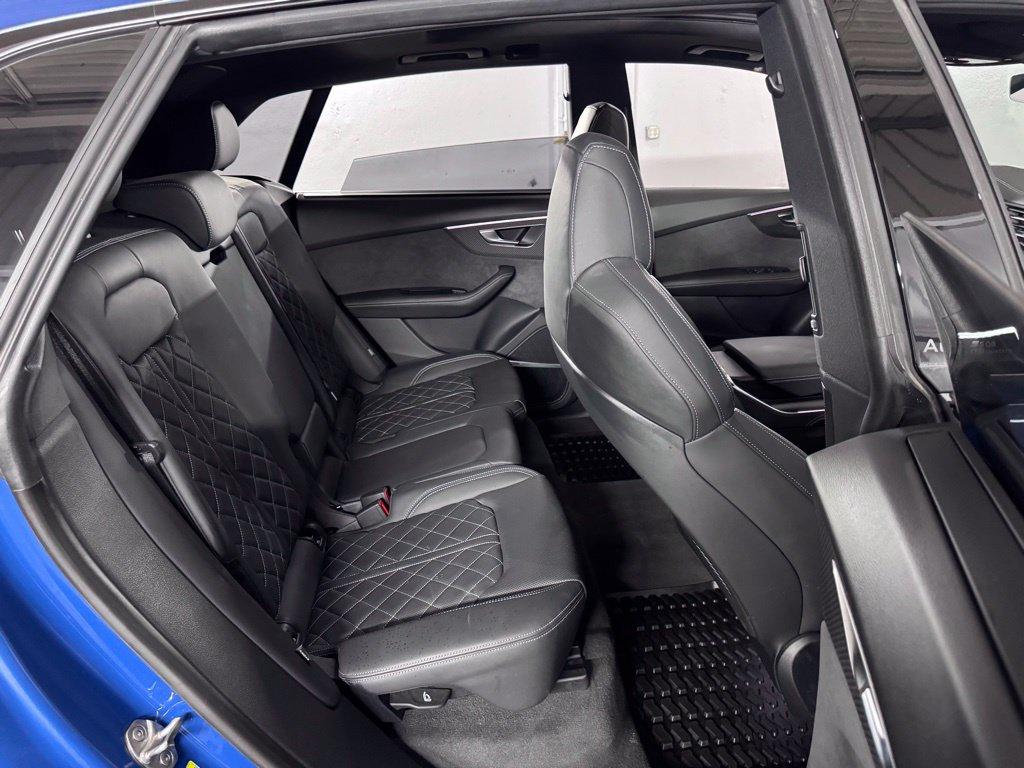 Audi SQ8 view 42