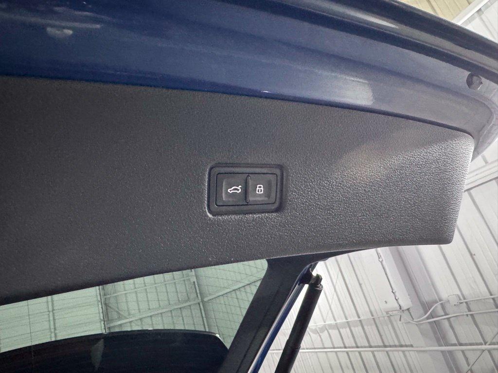 Audi SQ8 view 50
