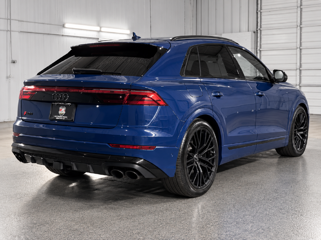 Audi SQ8 view 8