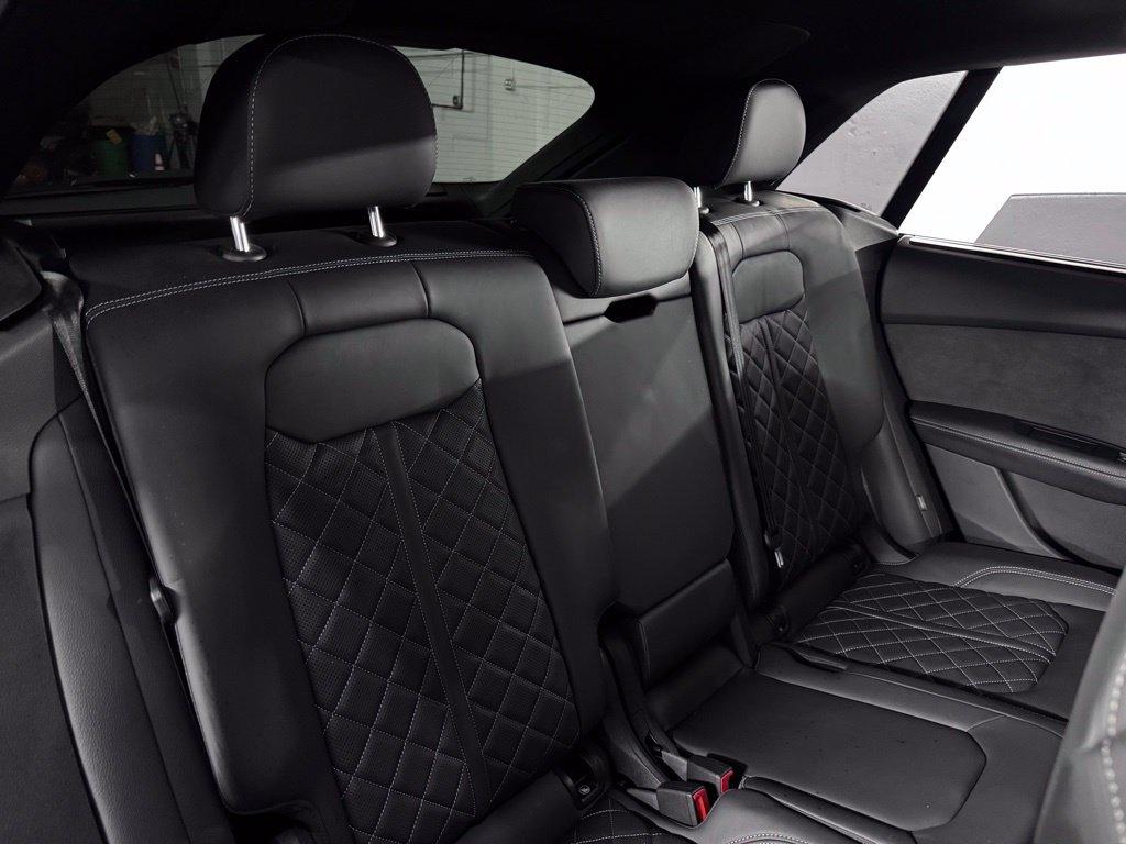 Audi SQ8 view 41