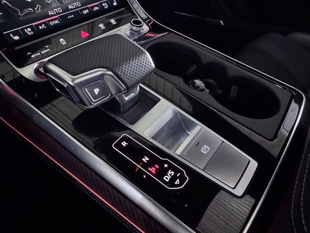 Audi SQ8 view 33