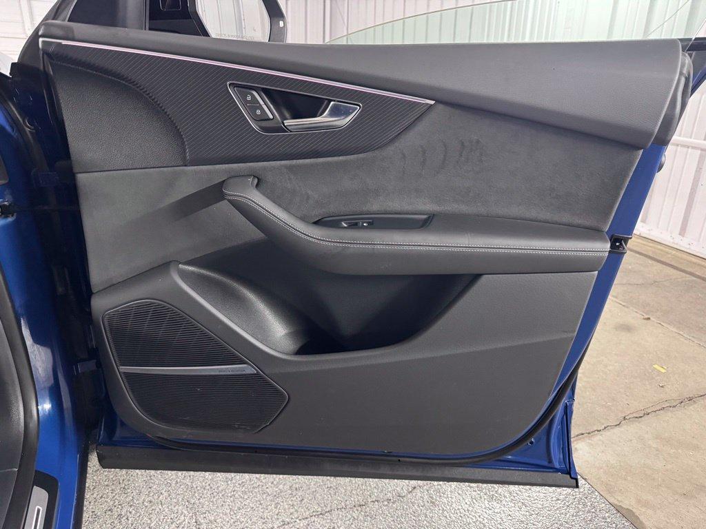 Audi SQ8 view 46