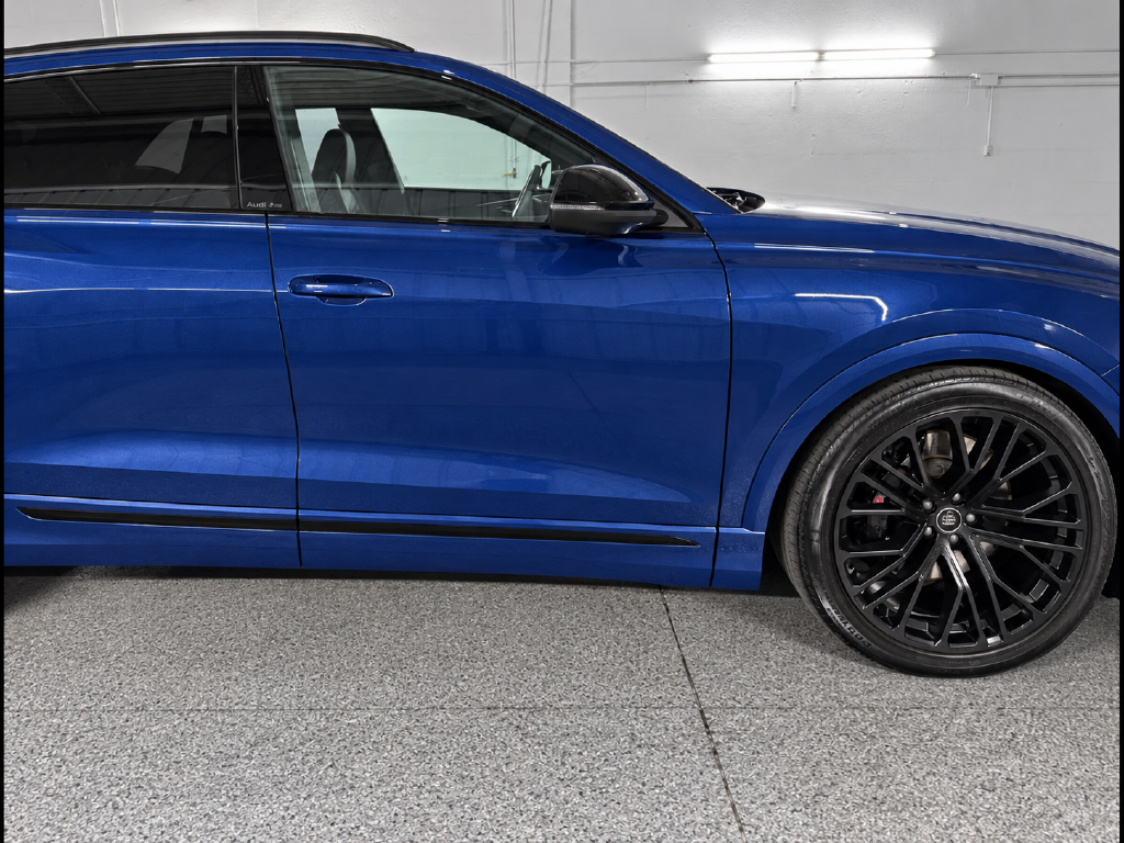 Audi SQ8 view 7