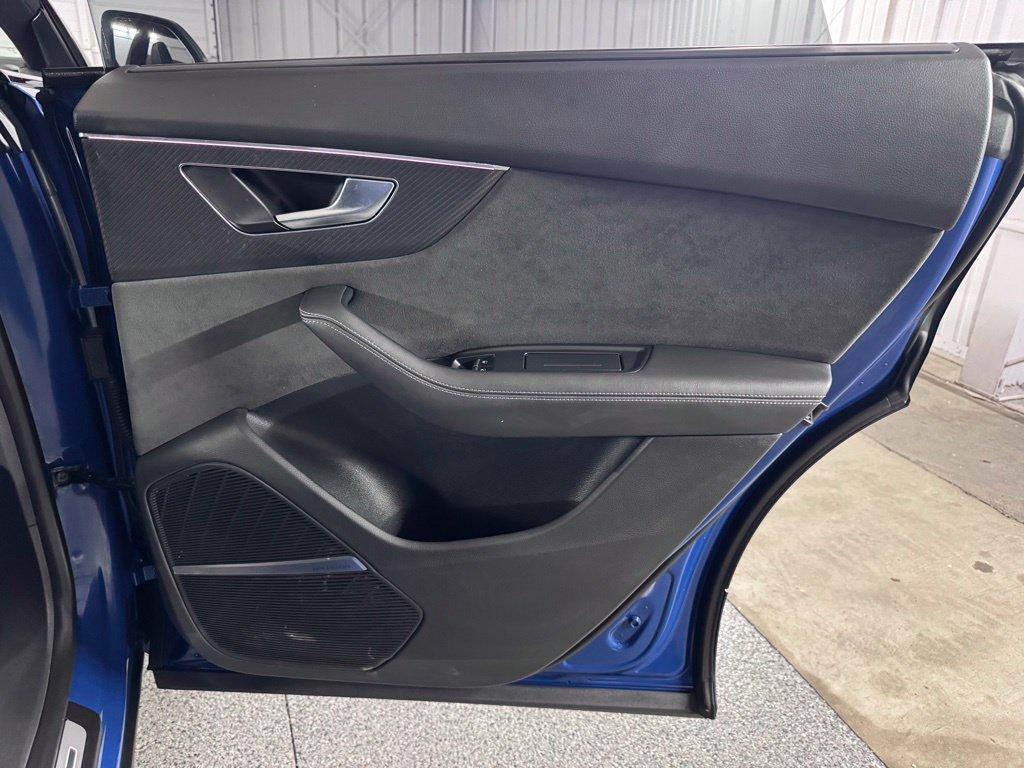 Audi SQ8 view 43
