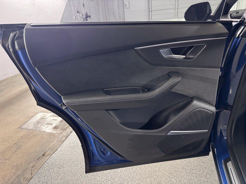 Audi SQ8 view 40