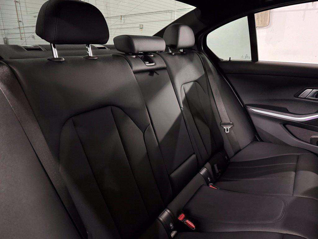 BMW 3 Series view 27