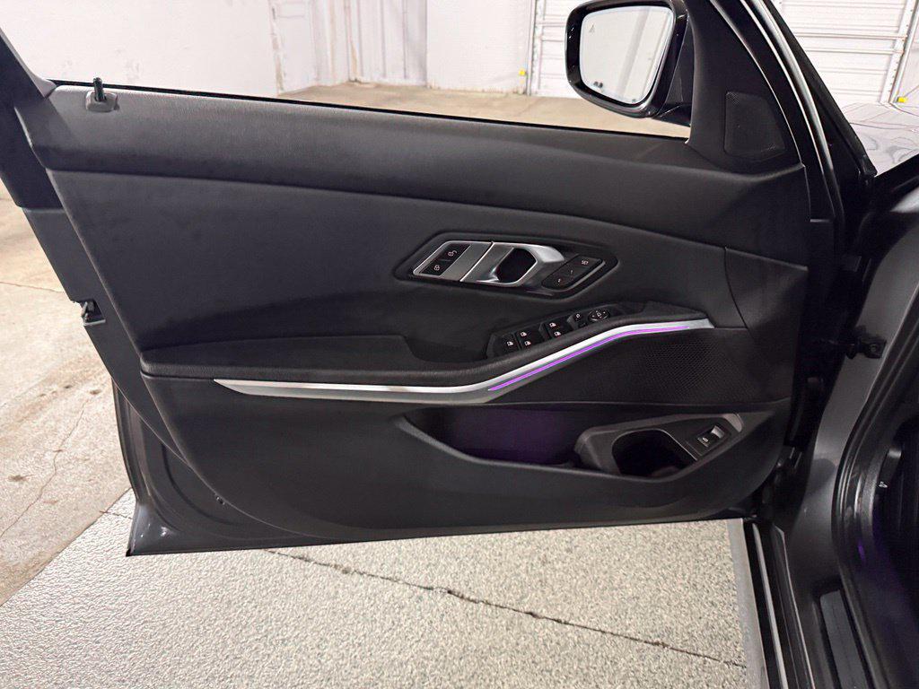 BMW 3 Series view 22