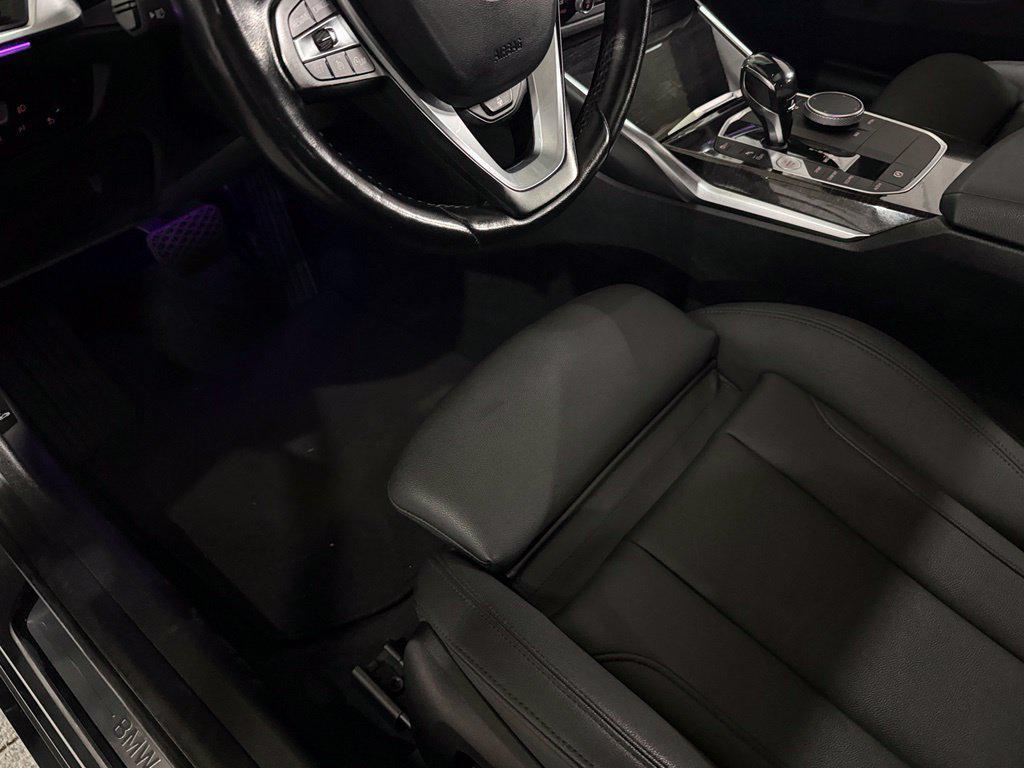 BMW 3 Series view 23