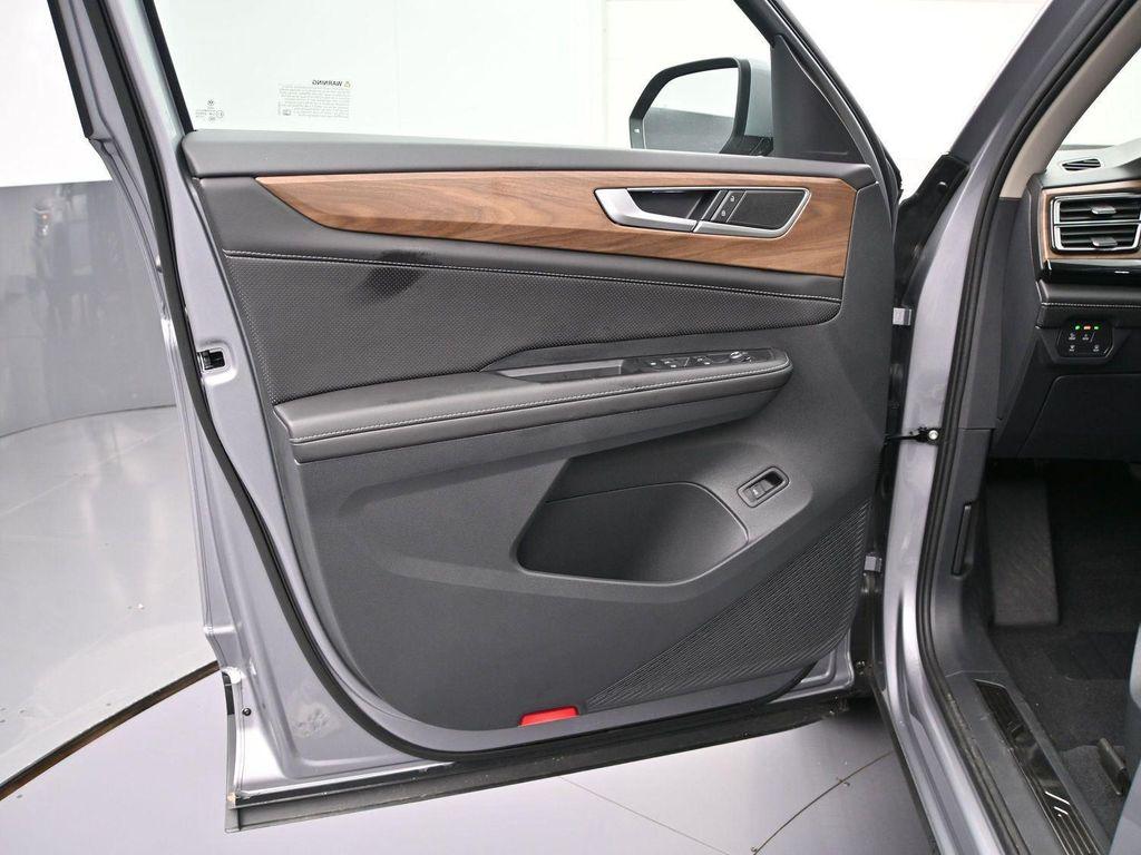 used 2025 Volkswagen Atlas car, priced at $39,888