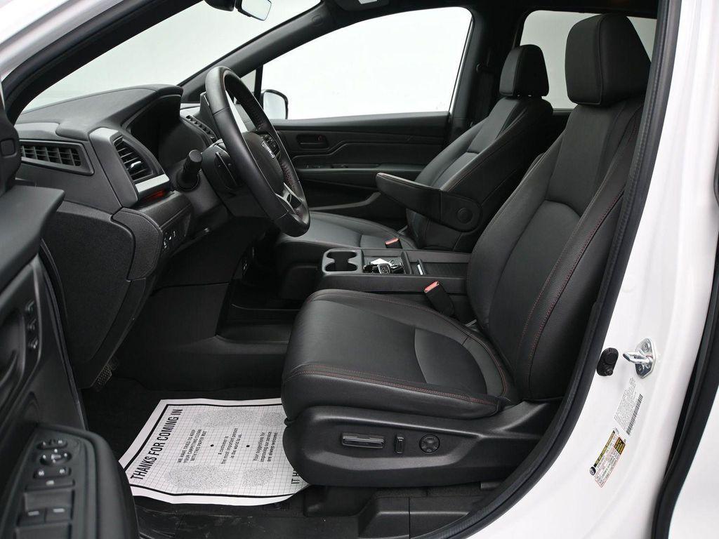used 2025 Honda Odyssey car, priced at $37,988