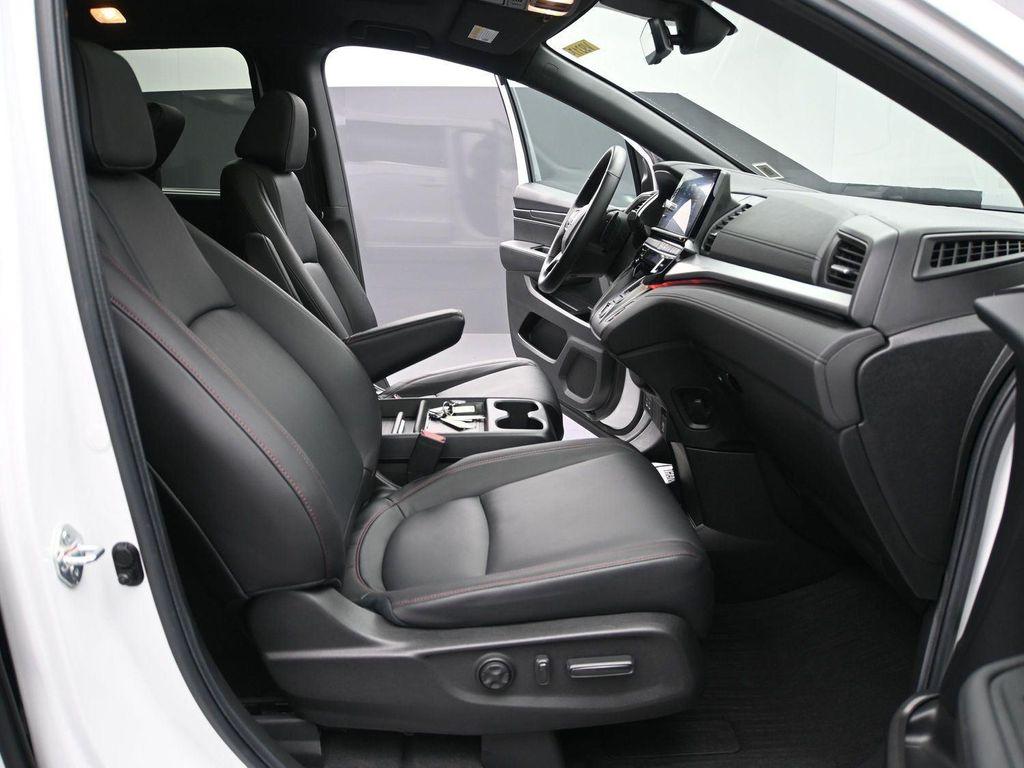 used 2025 Honda Odyssey car, priced at $37,988