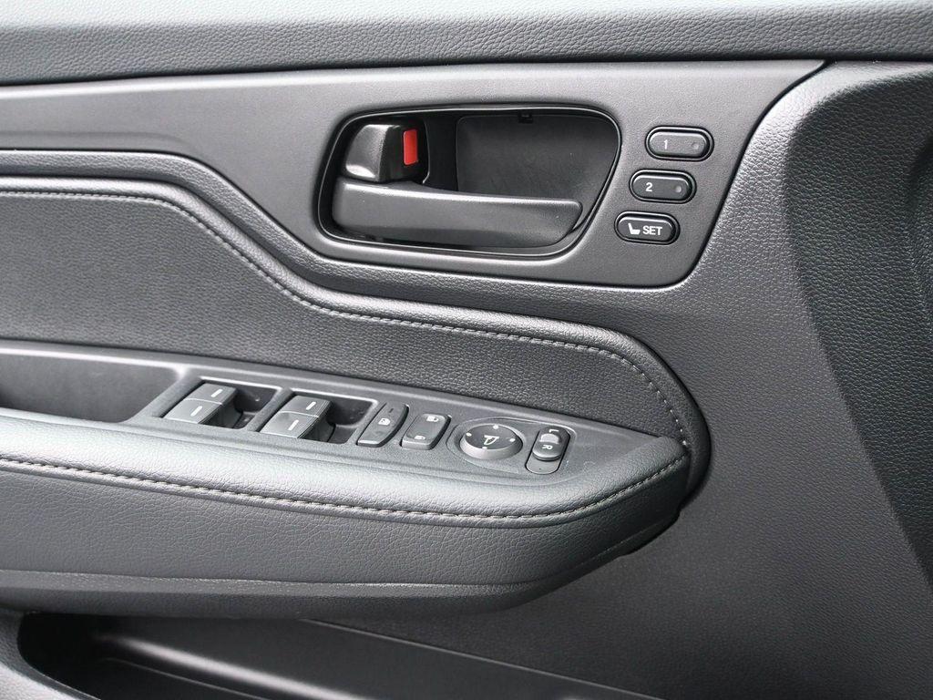 used 2025 Honda Odyssey car, priced at $37,988