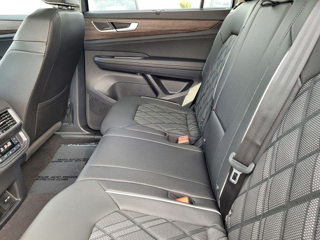 new 2026 Volkswagen Atlas car, priced at $53,304