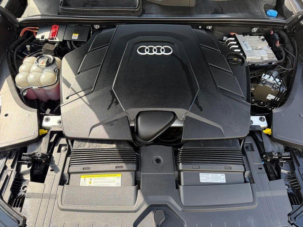 Audi Q8 view 16