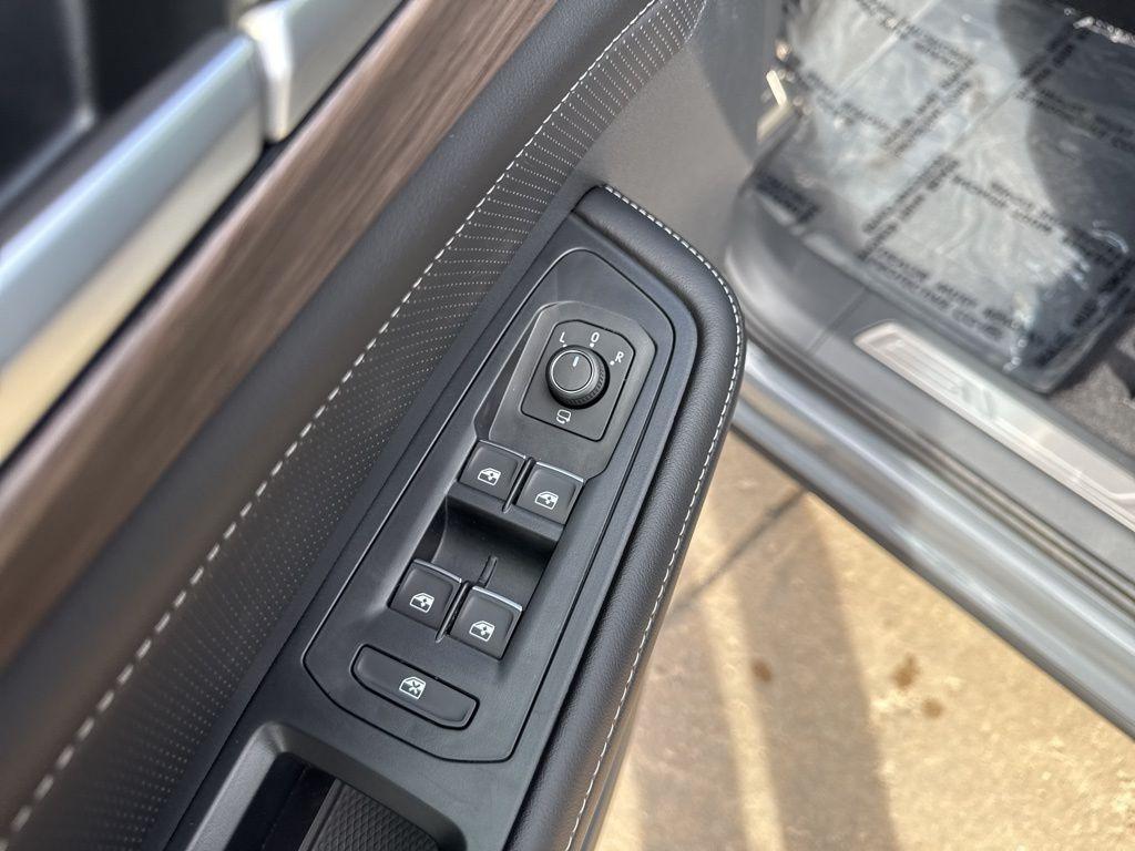 new 2026 Volkswagen Atlas car, priced at $52,498