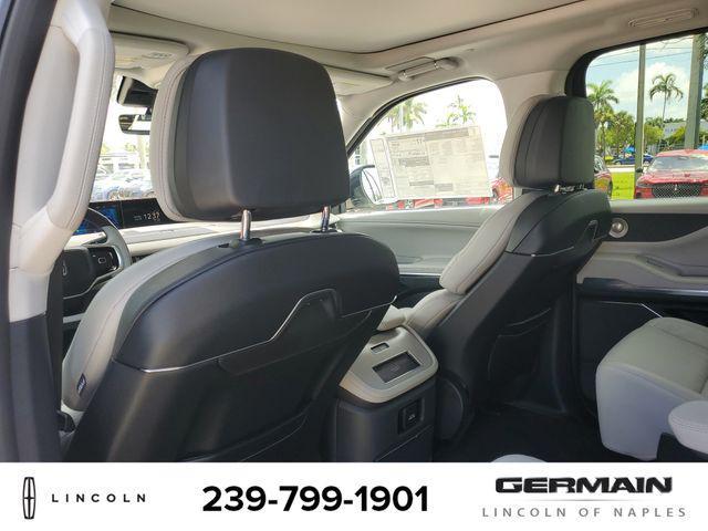 new 2025 Lincoln Navigator car, priced at $102,690