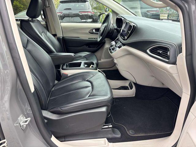 used 2023 Chrysler Pacifica Hybrid car, priced at $29,500
