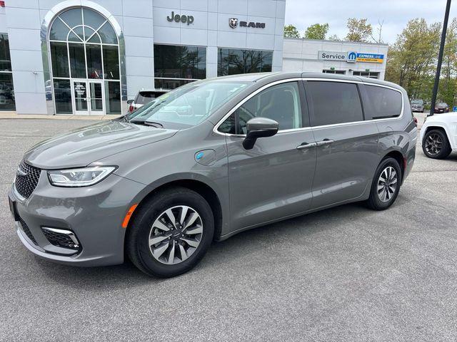 used 2023 Chrysler Pacifica Hybrid car, priced at $29,500