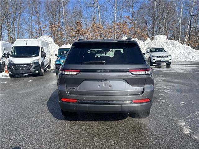 new 2025 Jeep Grand Cherokee car, priced at $44,625