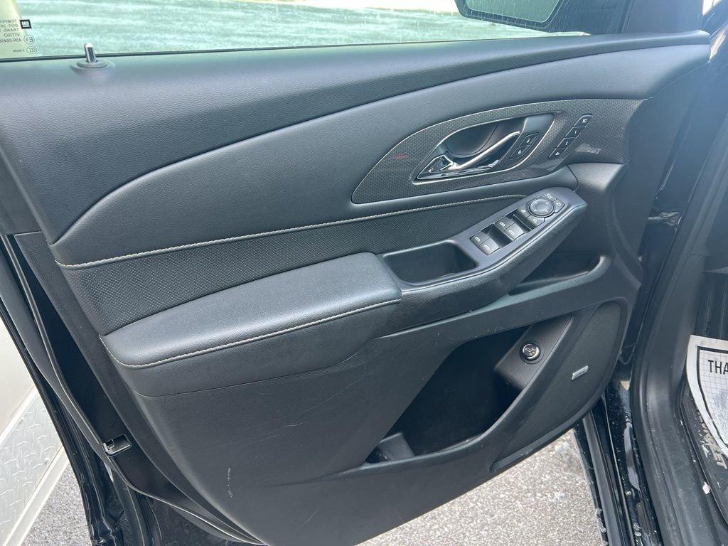 used 2022 Chevrolet Traverse car, priced at $30,500