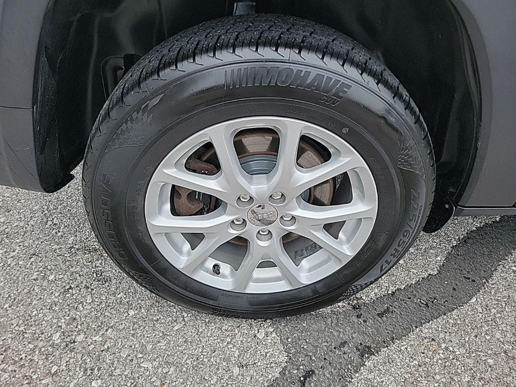 used 2015 Jeep Cherokee car, priced at $8,800