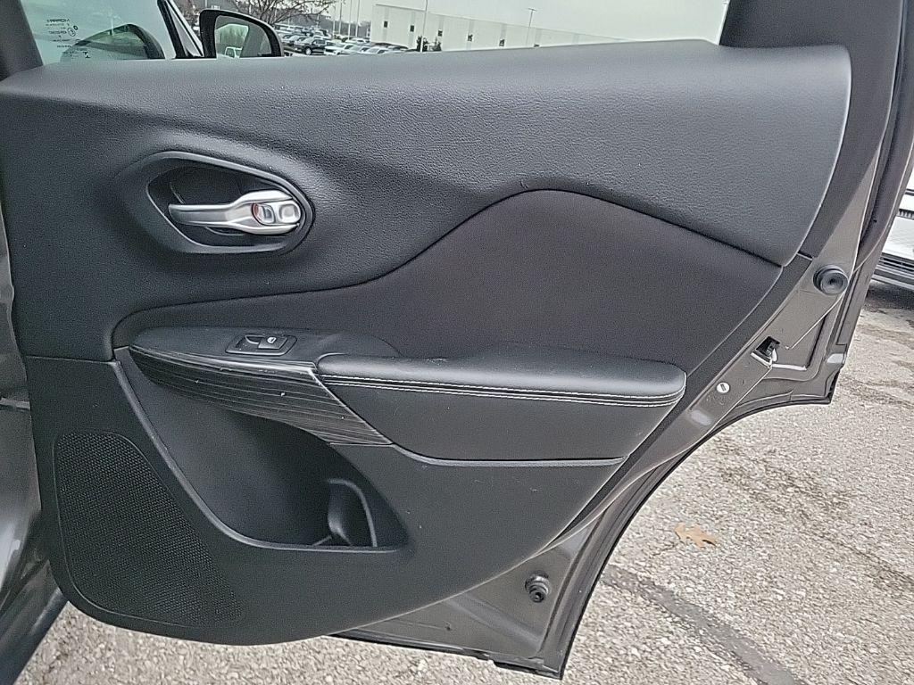 used 2015 Jeep Cherokee car, priced at $8,800