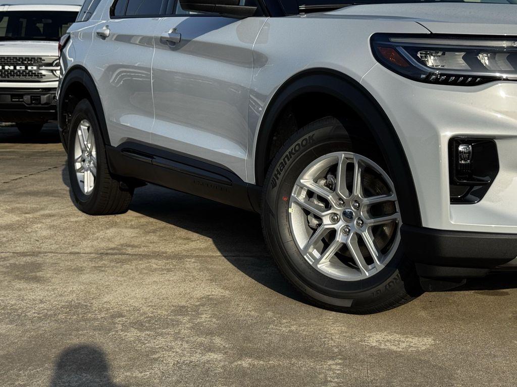 new 2026 Ford Explorer car, priced at $39,832
