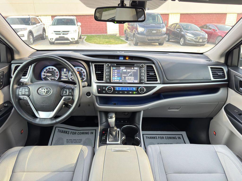 used 2015 Toyota Highlander car, priced at $22,650