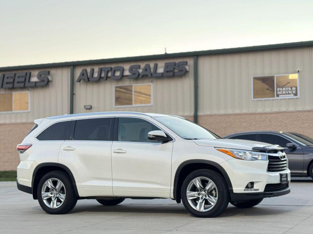 used 2015 Toyota Highlander car, priced at $22,650