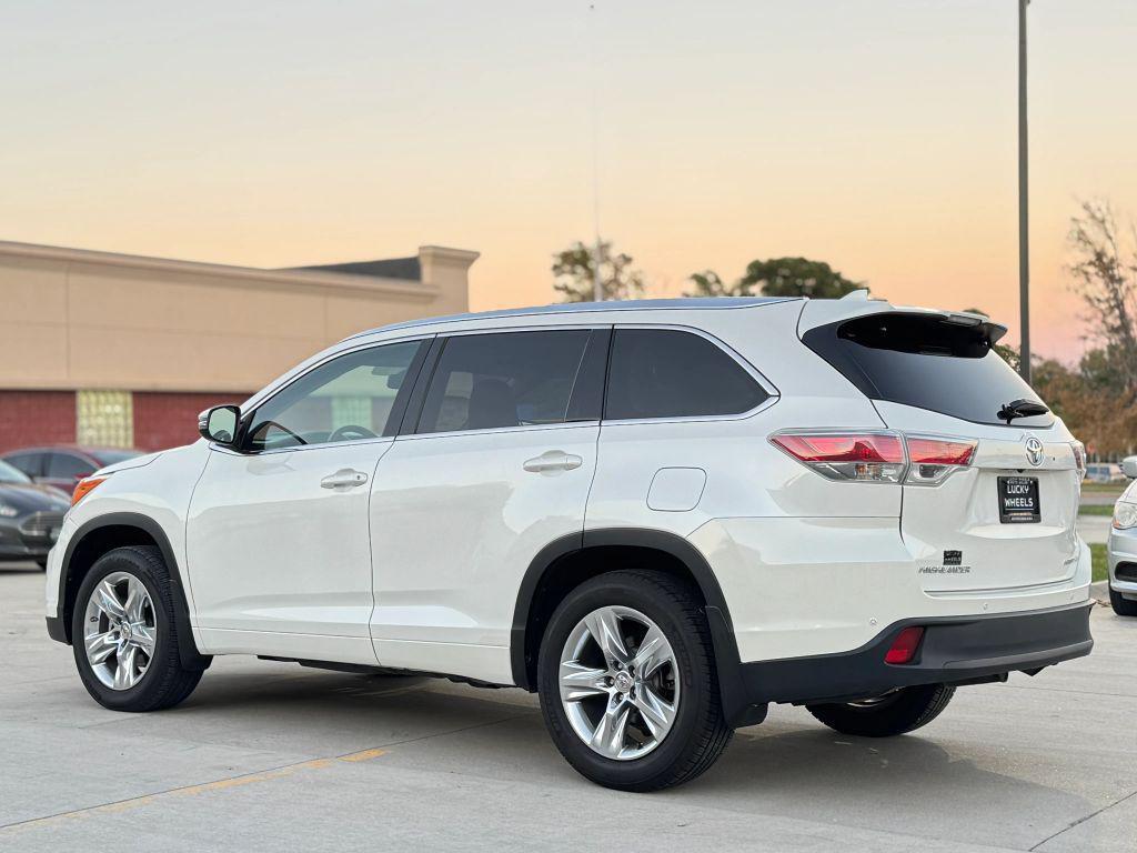 used 2015 Toyota Highlander car, priced at $22,650