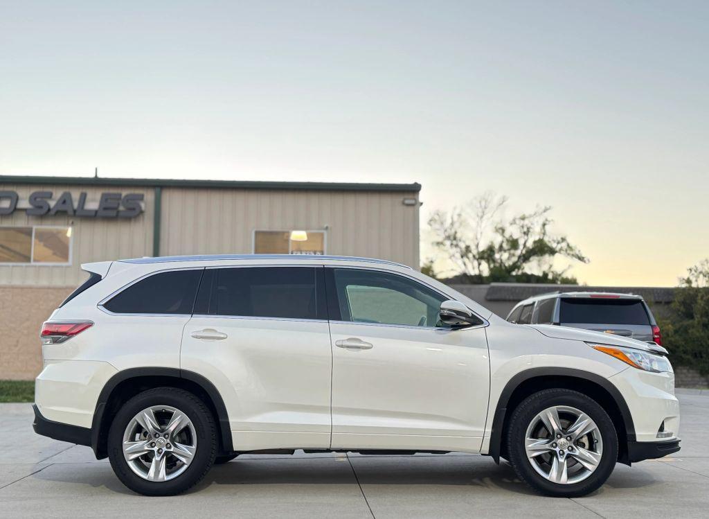 used 2015 Toyota Highlander car, priced at $22,650