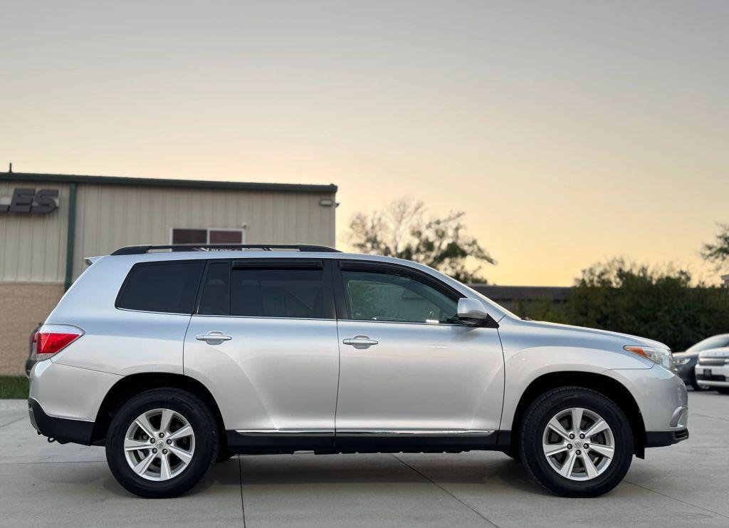 used 2012 Toyota Highlander car, priced at $15,950