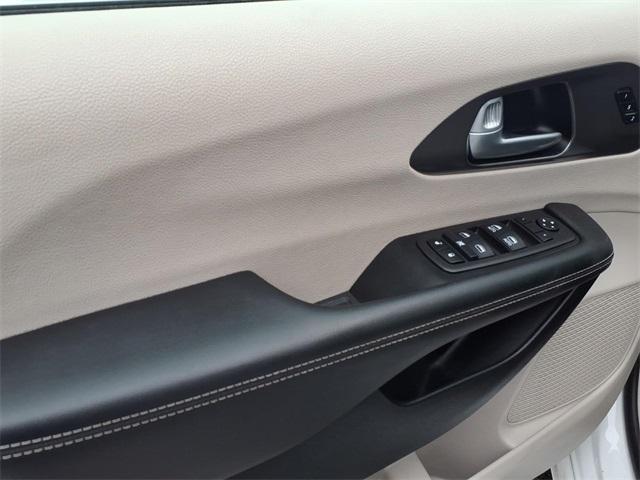 used 2024 Chrysler Pacifica car, priced at $29,995