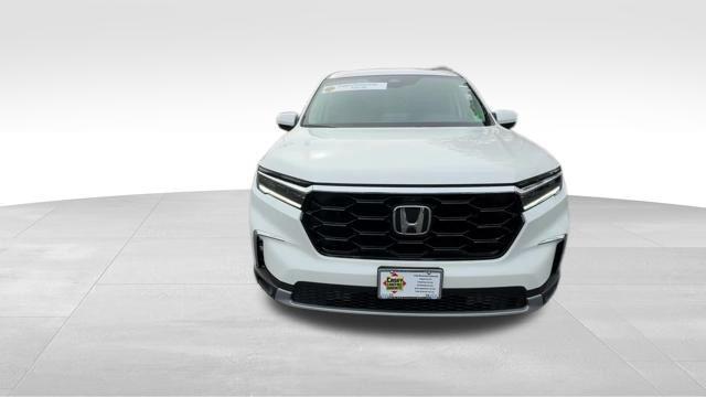 new 2025 Honda Pilot car, priced at $49,121