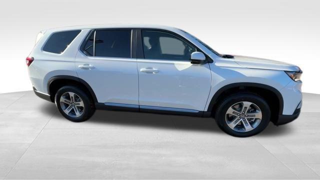 new 2025 Honda Pilot car, priced at $45,343